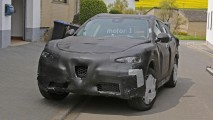 Alfa Romeo Stelvio'nun kamuflajlı hali, yükseltilmiş bir Giulia'ya benziyor