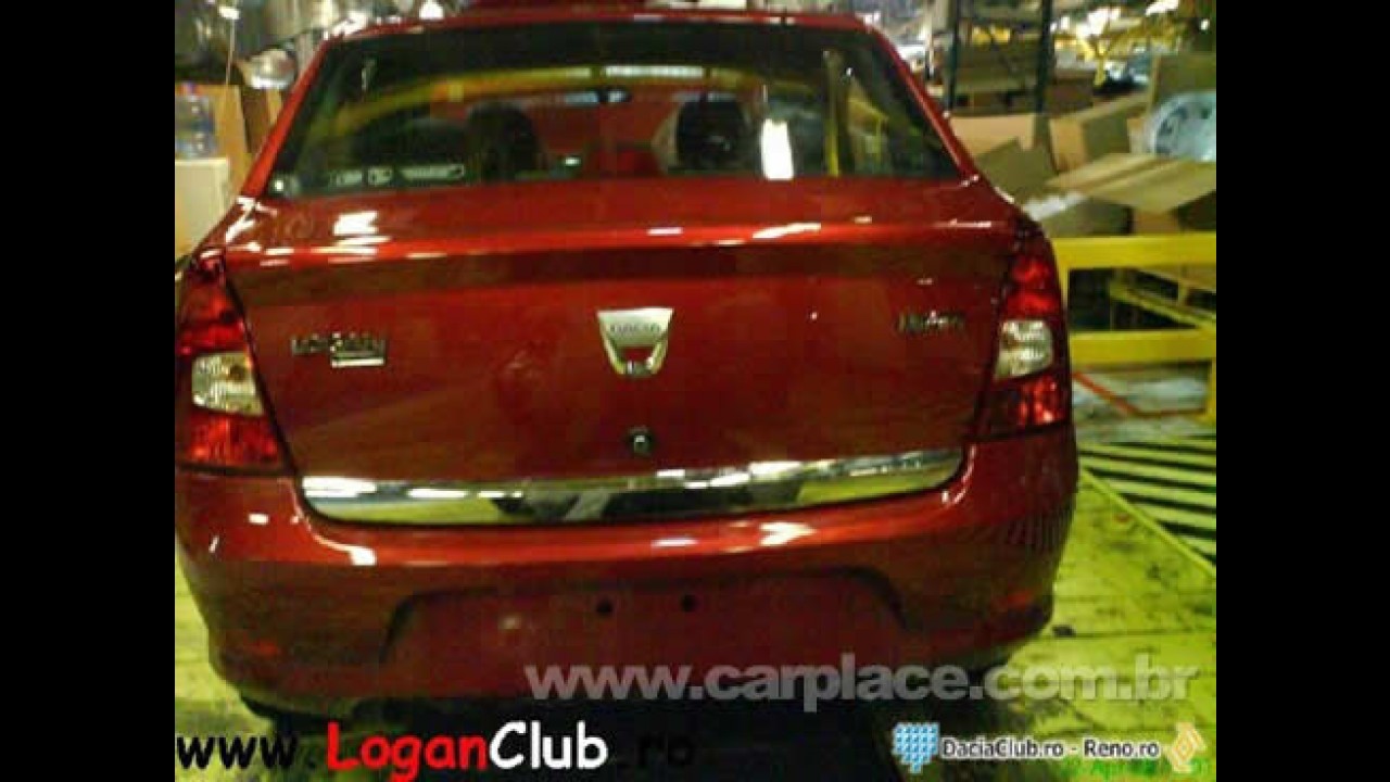 Fotos do Novo Logan 2009 reestilizado vazam da fábrica da Dacia na Romênia