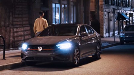 VW Jetta GLI'ın reklamında manuel şanzımanla ilgili bir espri var