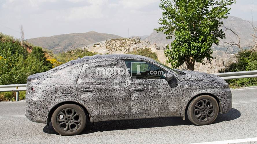 Renault Captur Coupe spy photo