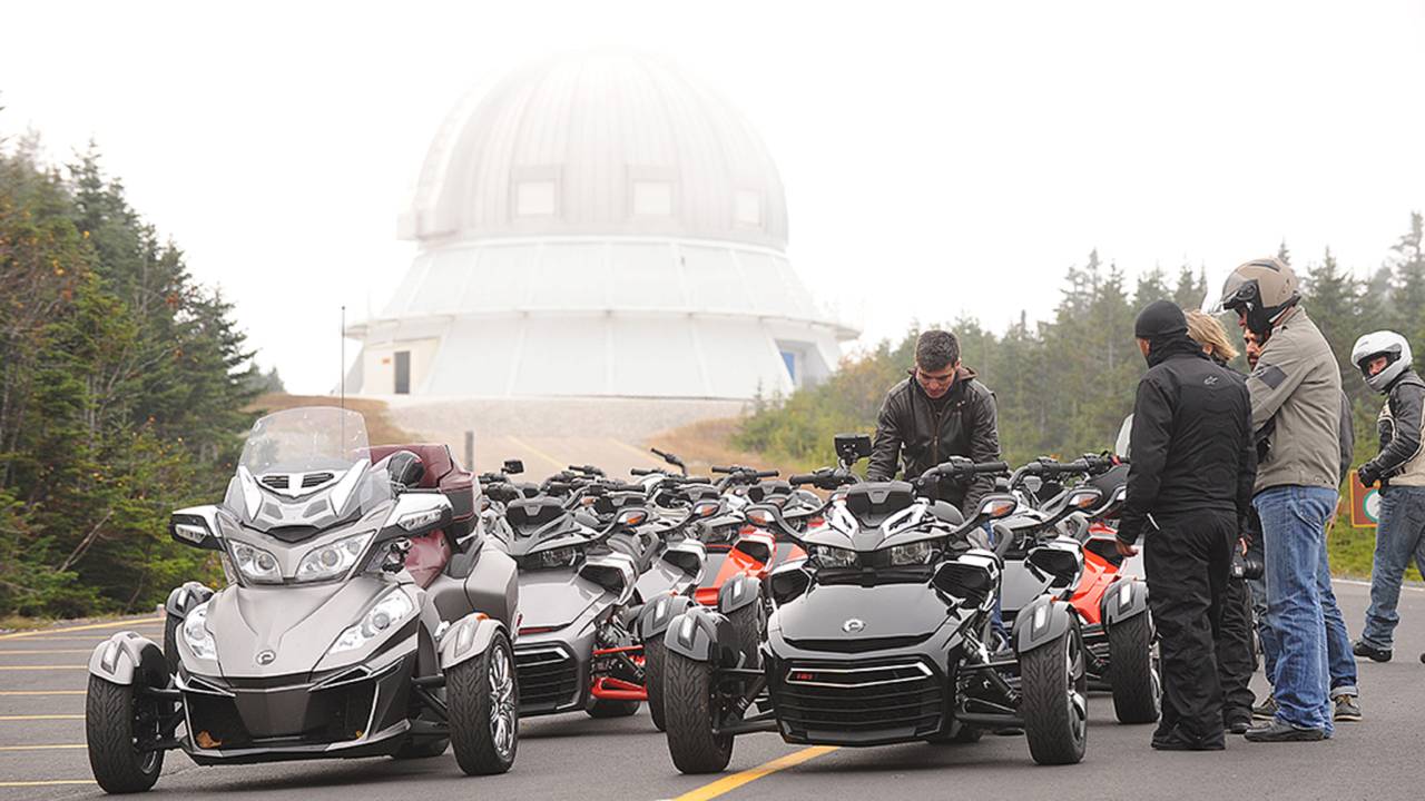 Spyder F3 fleet in front of the observatory at Mount Megantic