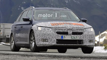 Skoda Superb facelift spy photo