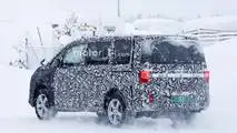 2018 Mitsubishi Delica spy photo