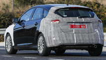 2014 Ford Focus facelift spy photo