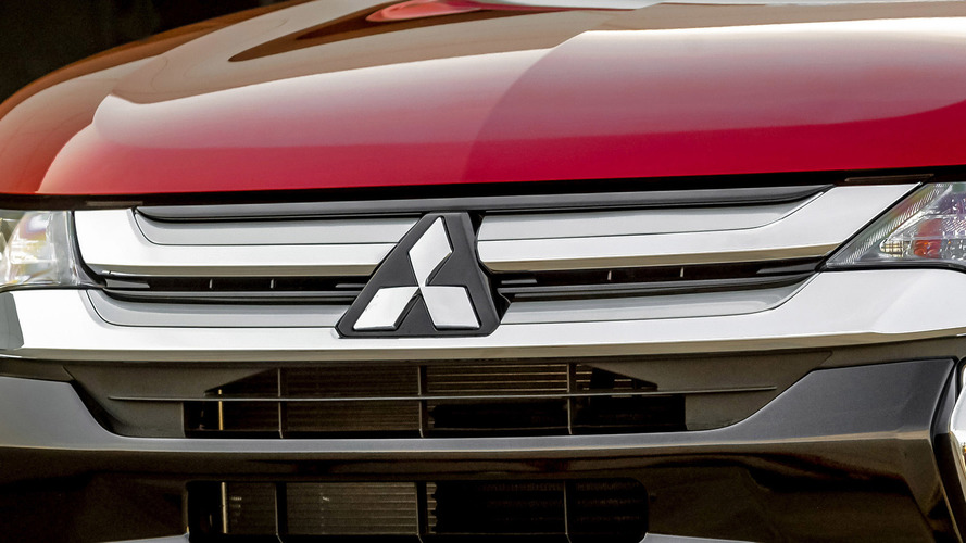 2016 Mitsubishi Outlander front grille