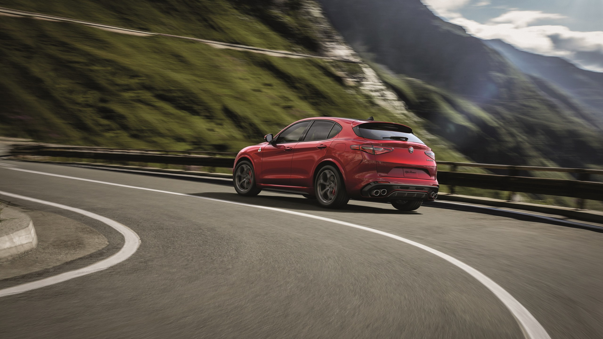 Watch Alfa Romeo Stelvio Quadrifoglio Drag Race