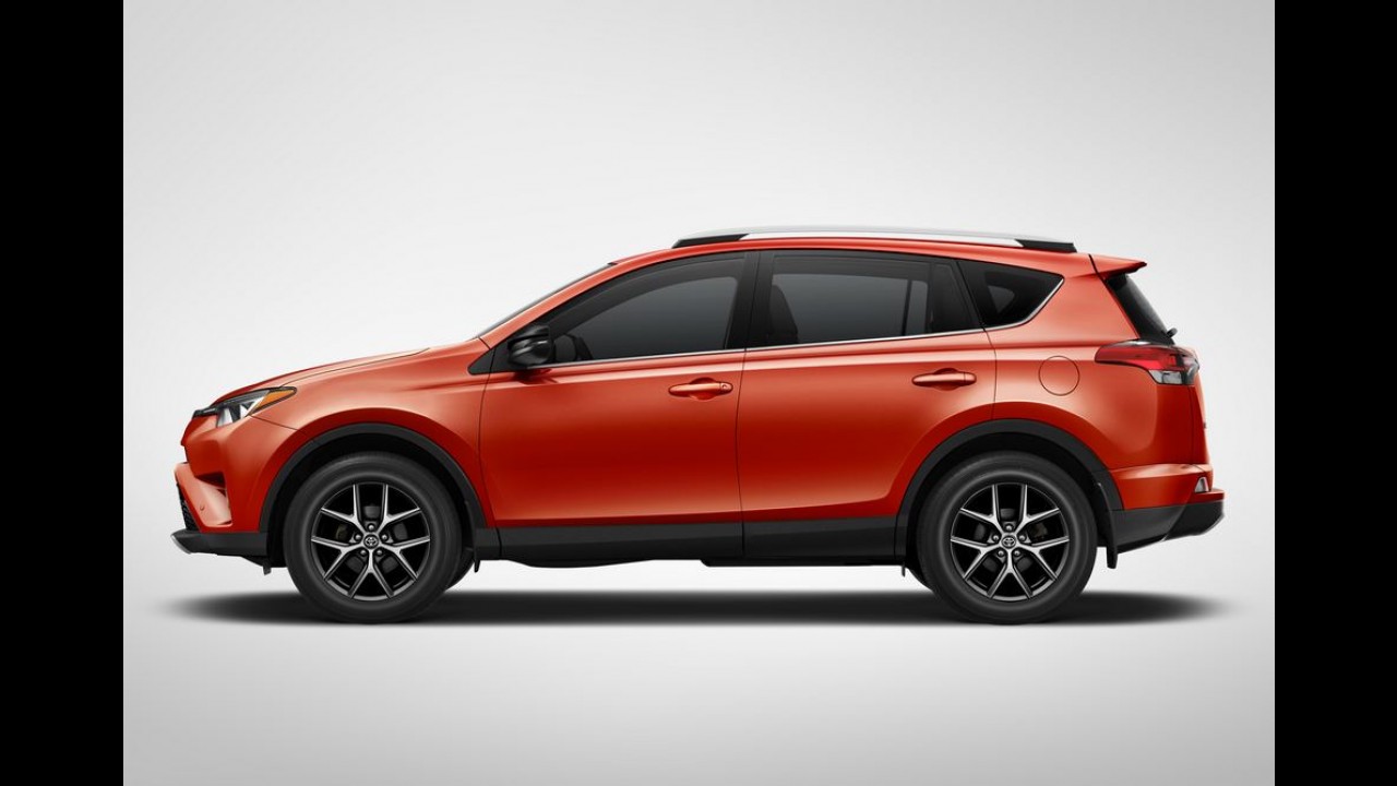 Toyota RAV4 2016 aparece de cara nova em Nova York - veja fotos