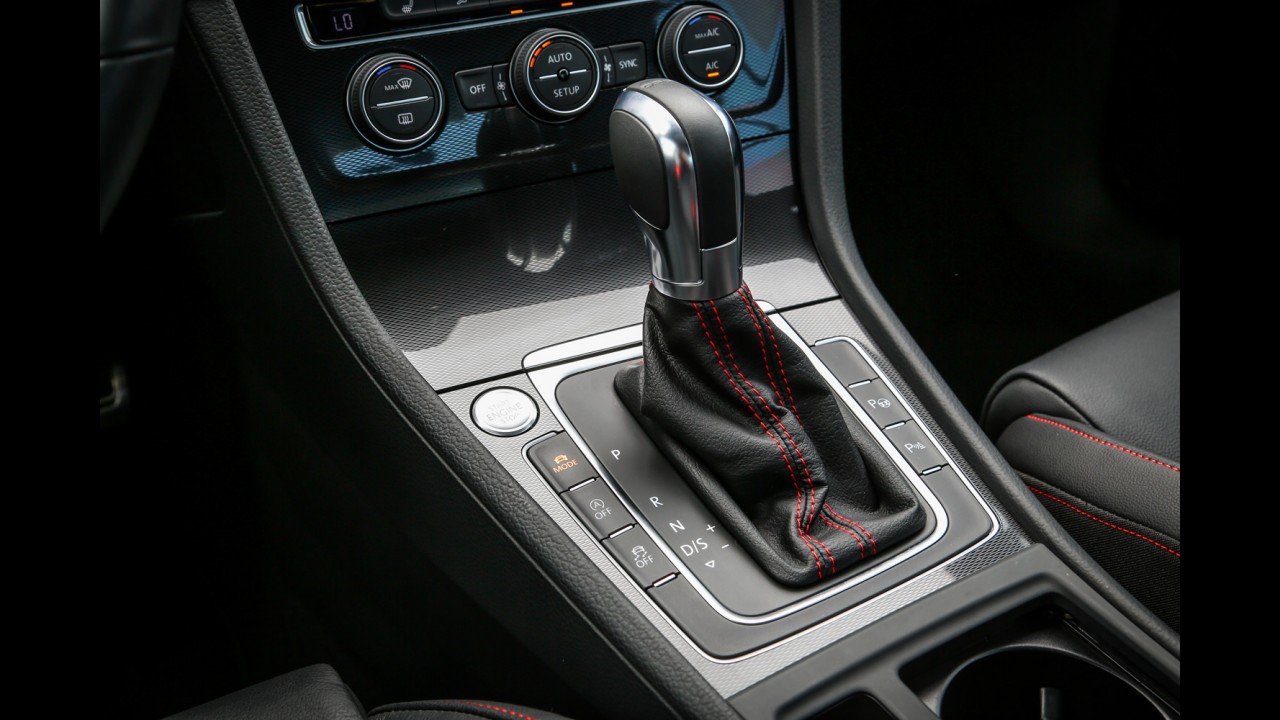 Teste CARPLACE: Golf GTI nacional anda mais que o importado