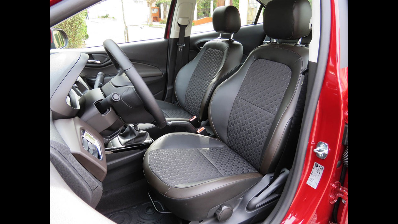 Teste CARPLACE: Novo Prisma LTZ 1.4 desafia a teoria do cobertor curto