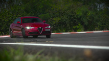Giancarlo Fischella teste l'Alfa Romeo Giulia QV