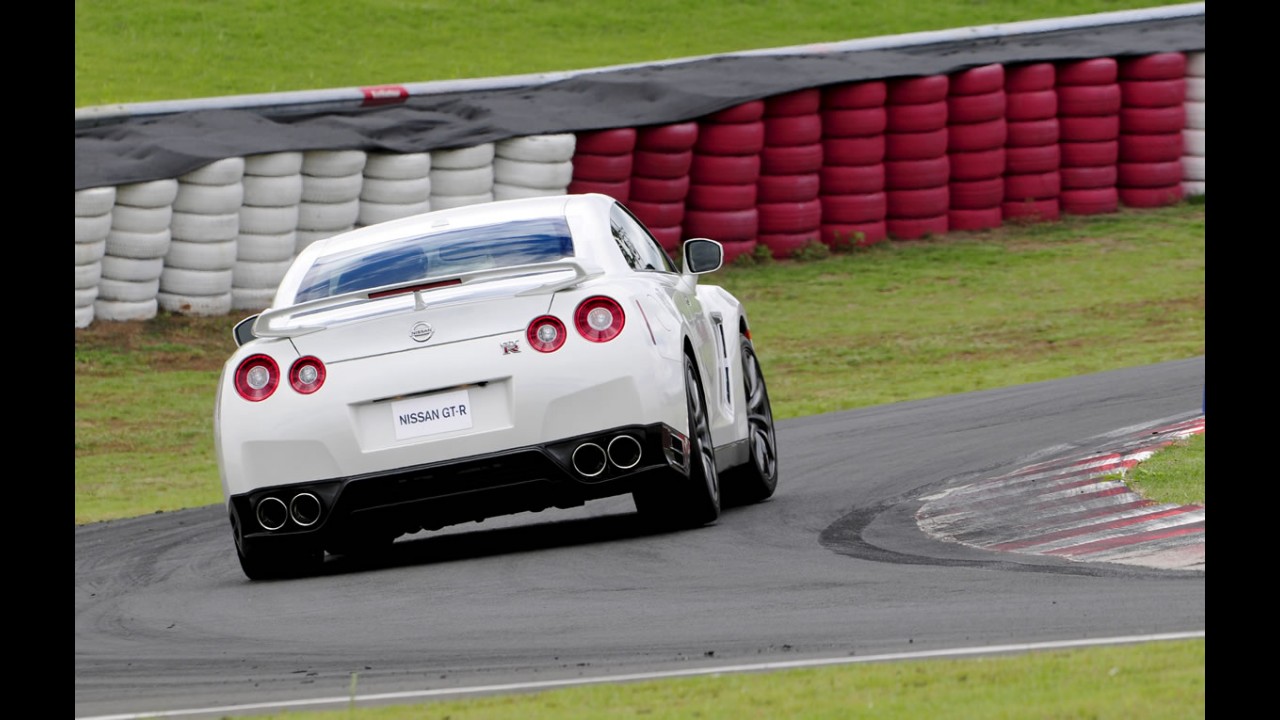 Nissan GT-R: domando o Godzilla na pista do Vello Città