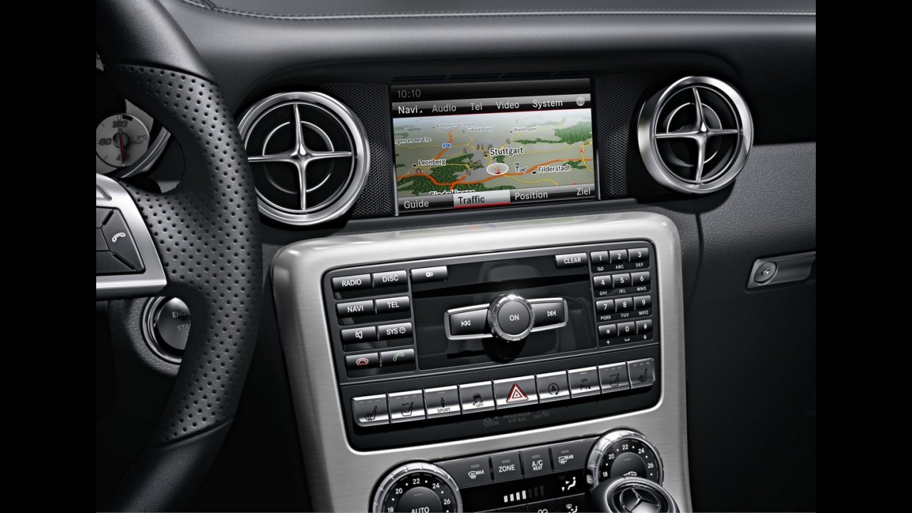 Mercedes SLK 300 de 245 cv e nove marchas chega ao Brasil por R$ 254,9 mil