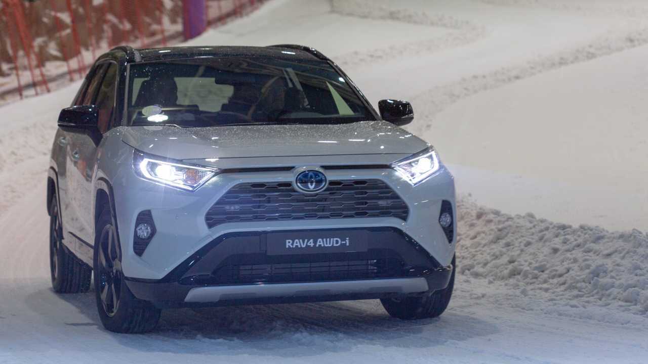 Toyota RAV4 y Prius AWD-i 2019