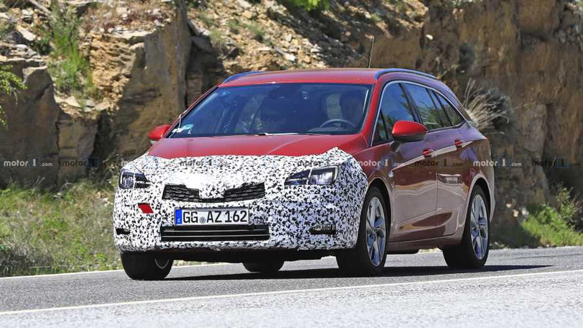 opel-astra-wagon-facelift-spy-photos.jpg