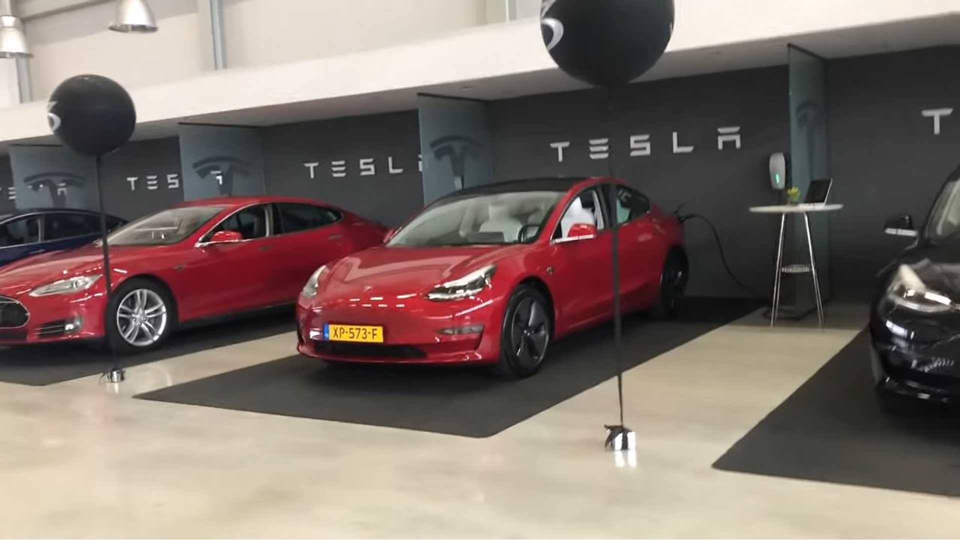 Tesla Reportedly Secures Initial Battery Deal With CATL
