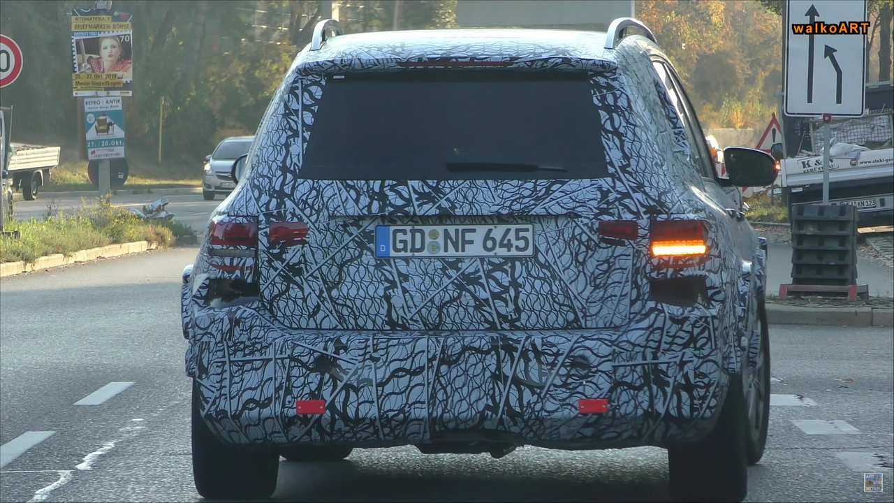 Mercedes GLB-Class spy screenshot