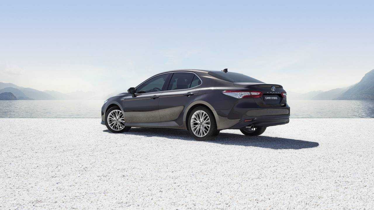 2019 Toyota Camry Hybrid (Euro Spec)