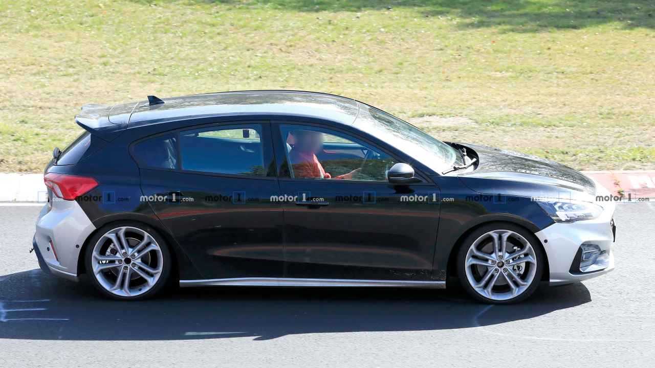 Ford Focus ST spy photo