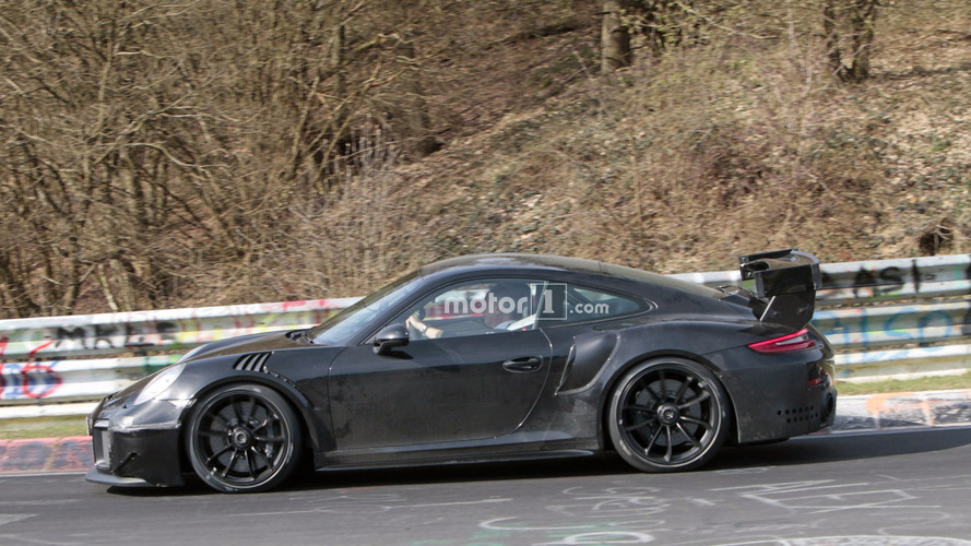 2018 Porsche 911 GT2 spy photo