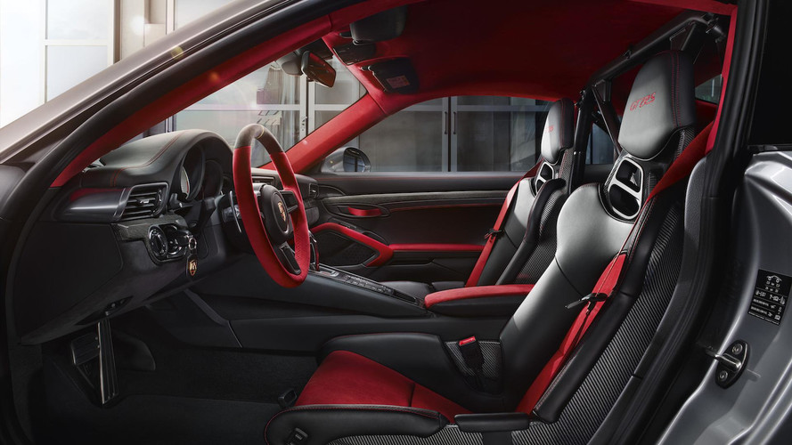 Porsche 911 GT2 RS 2018