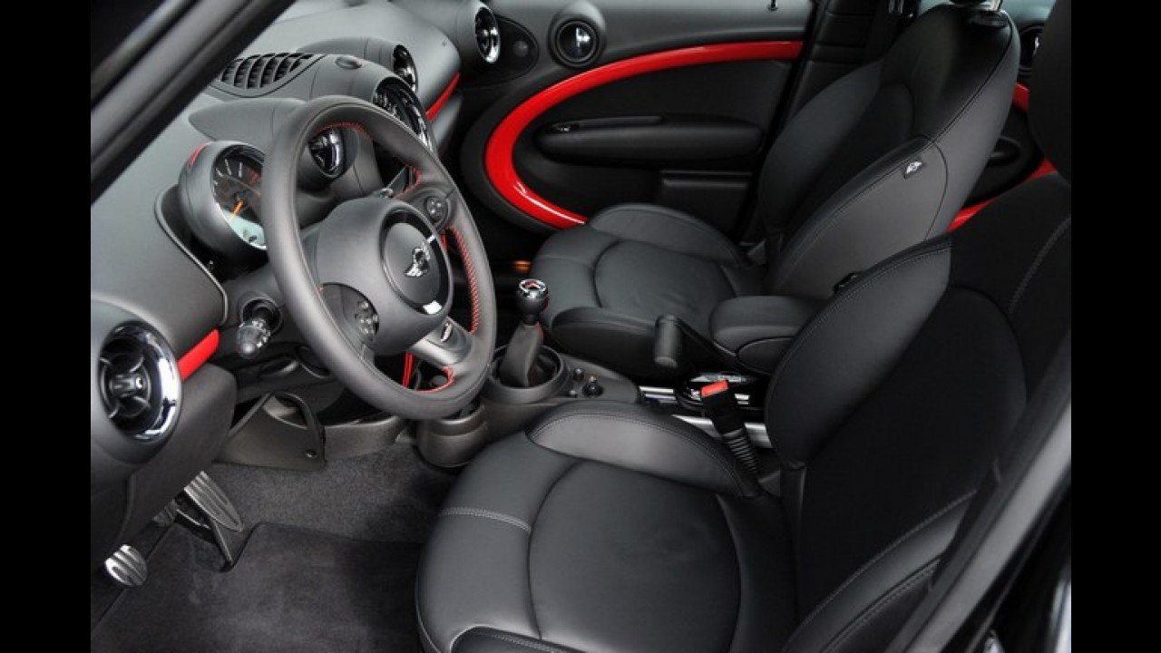 MINI Countryman JCW é revelado: Veja as imagens da versão esportiva