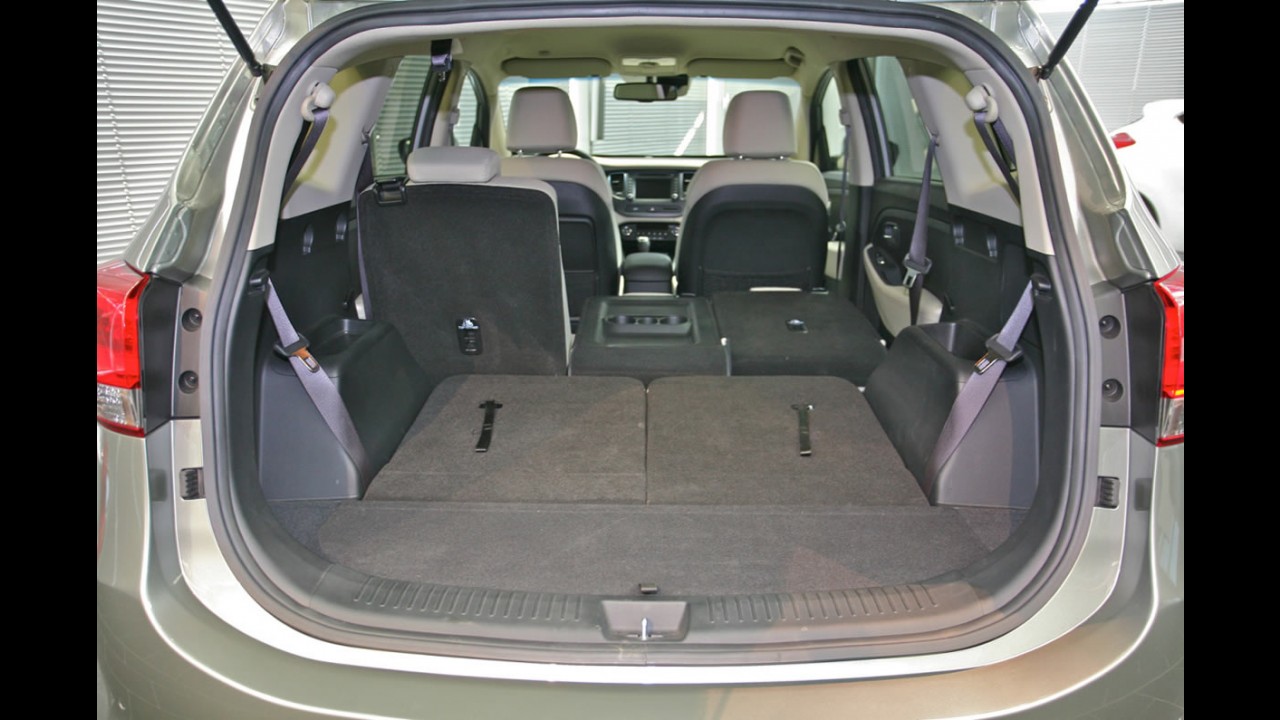 Kia Carens 2013: Novas imagens mostram detalhes do interior