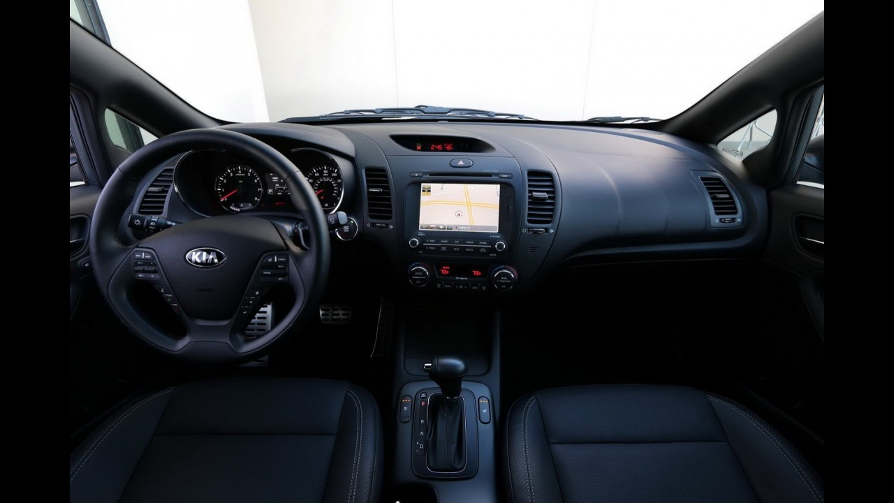 Kia divulga novas imagens e confirma motores 2.0 e 1.6 Turbo para novo Cerato Hatch nos EUA