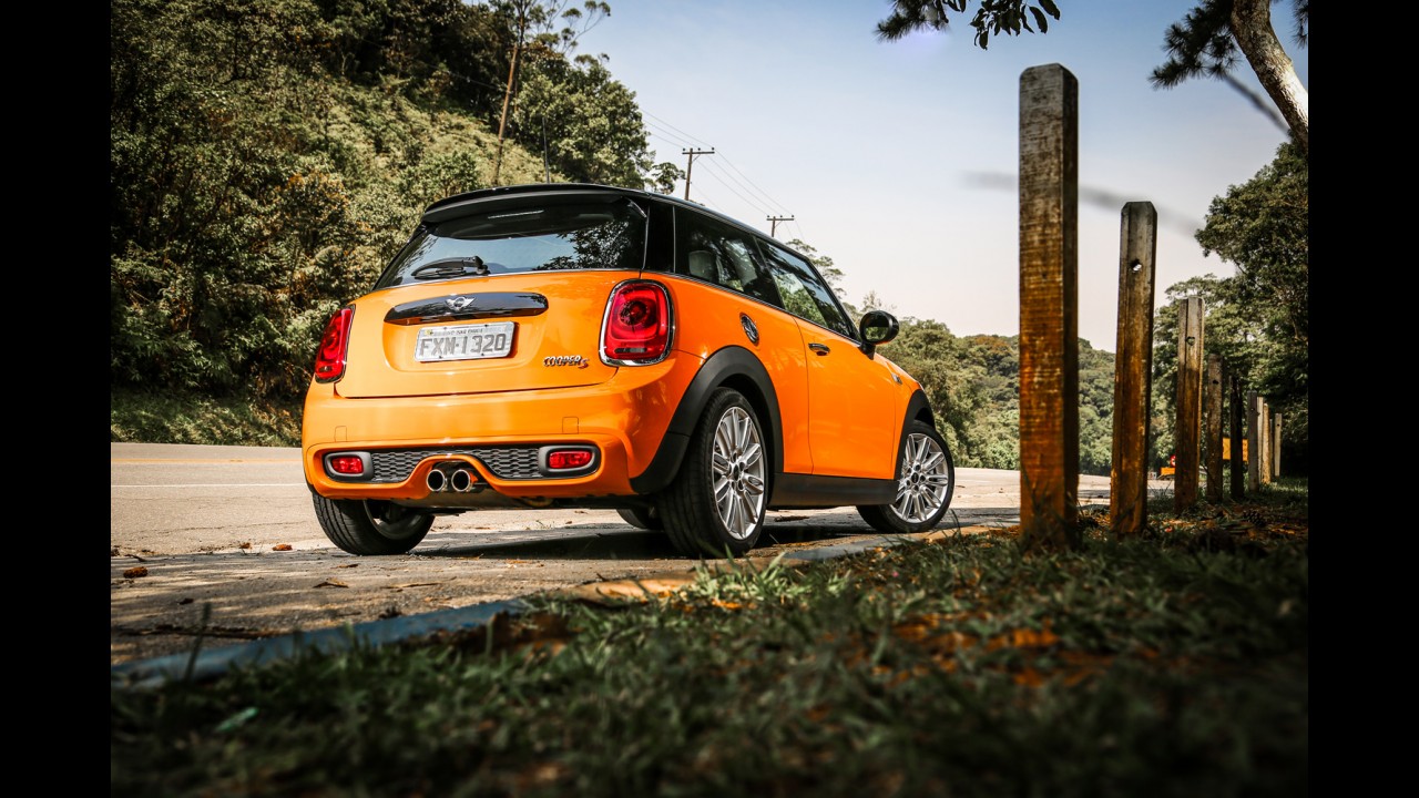 Teste CARPLACE: MINI Cooper S tem poderio (e preço!) para bater GTI e Si
