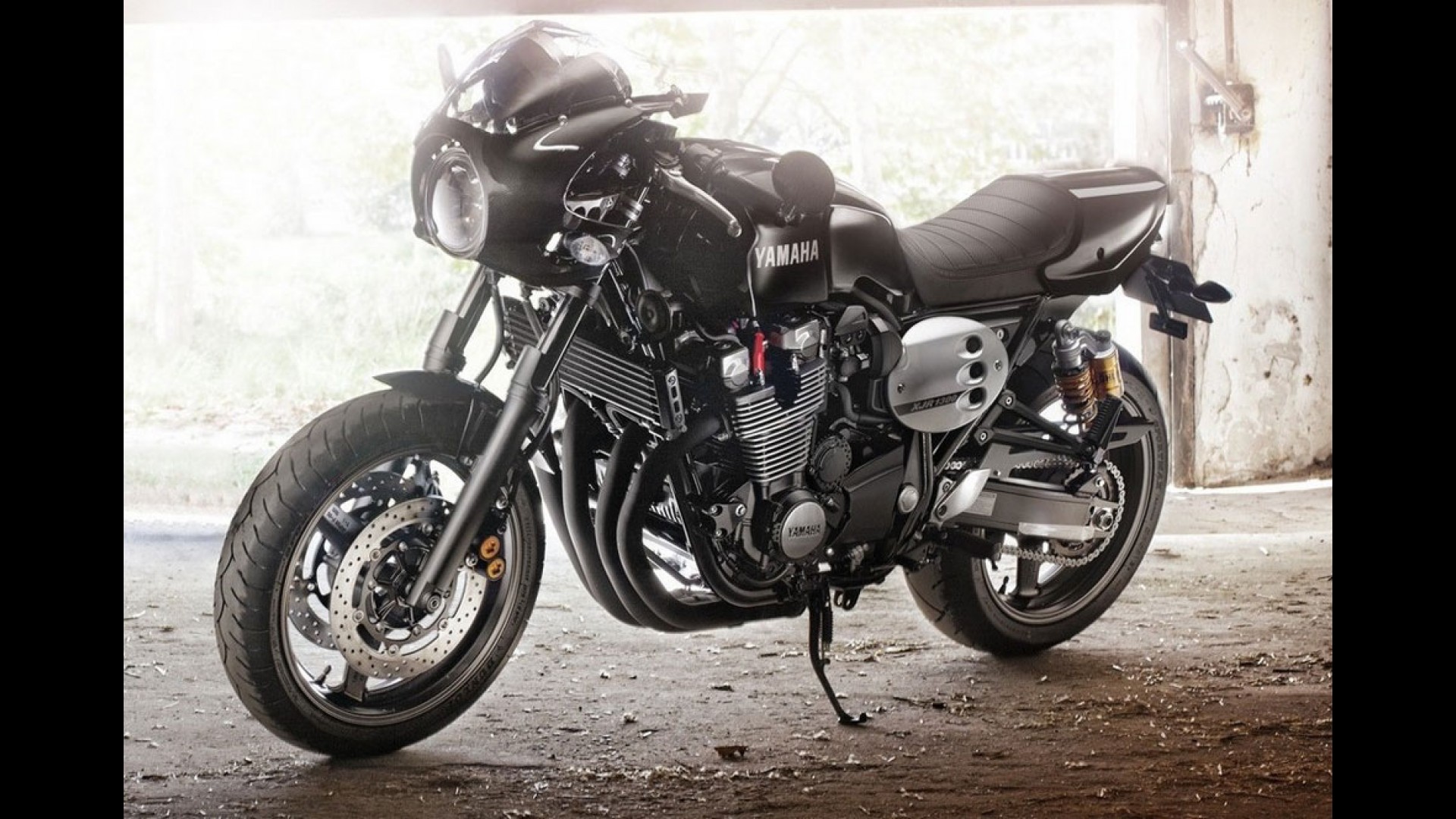 Yamaha lança versão especial retrô da XJR1300 2015