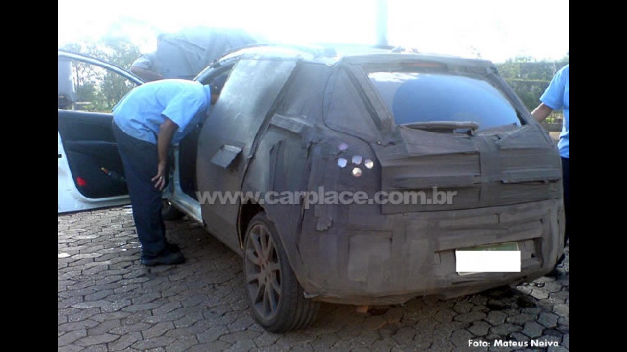 Segredo: Leitor flagra o Novo Fiat Bravo em testes no Brasil e seu motor "quente"