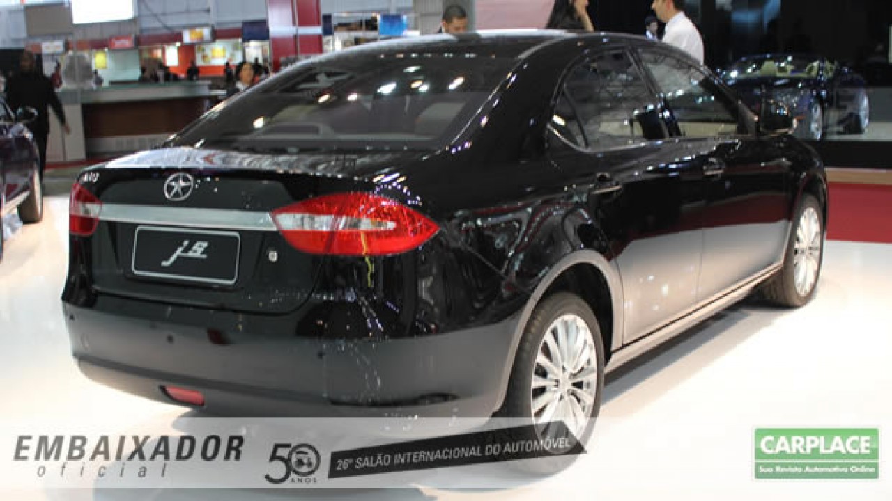 Salão do Automóvel: Sedan JAC J5 chega ao Brasil completo por R$ 53.900