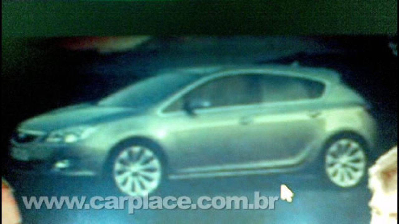 Novo Opel Astra 2010 - Nova imagem mostra visual da lateral sem disfarces
