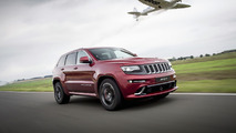 Jeep Grand Cherokee SRT vs Plane