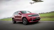 Jeep Grand Cherokee SRT vs Plane