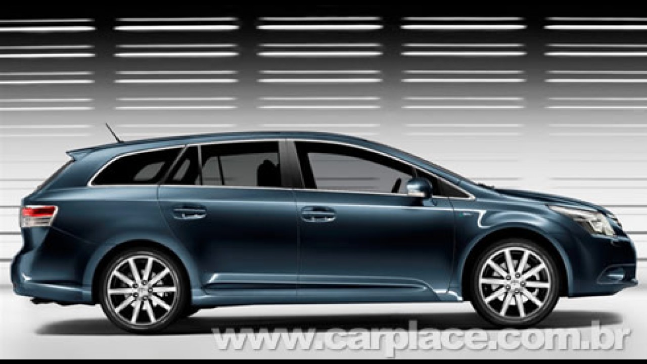 Toyota divulga novas imagens do sedan Avensis e da nova perua Avensis Tourer