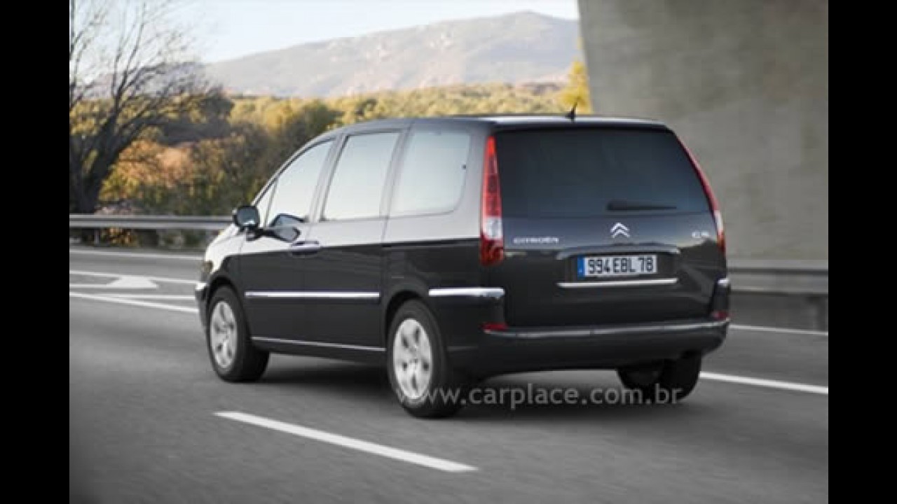 Citroën mostra C8 2008 com pequenas mudanças e novo motor motor 2.2 HDi