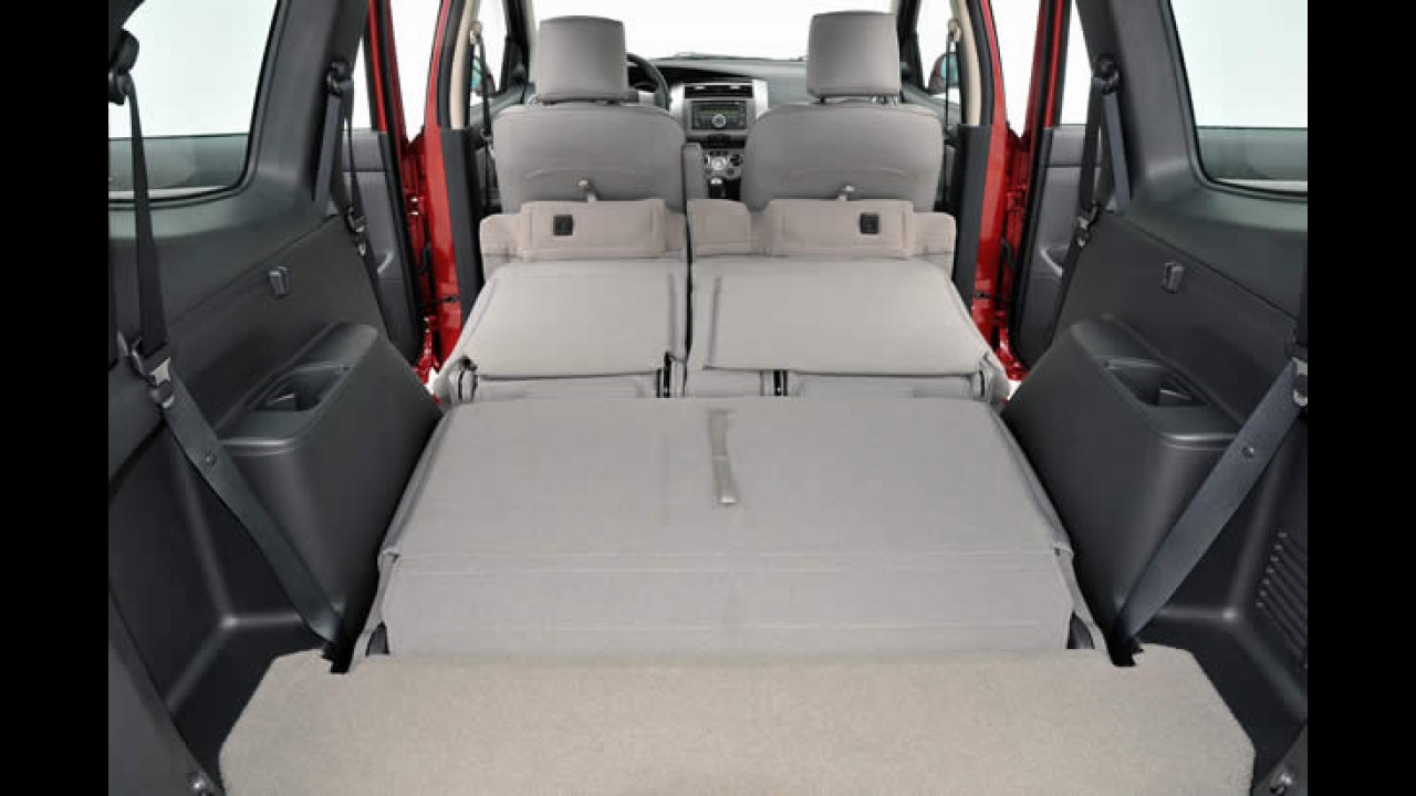 Nissan lança oficialmente o monovolume Grand Livina de 7 lugares por R$ 54.890