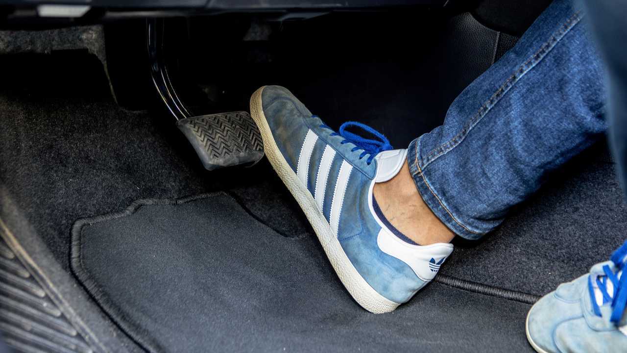 Come si guida un'auto ibrida full