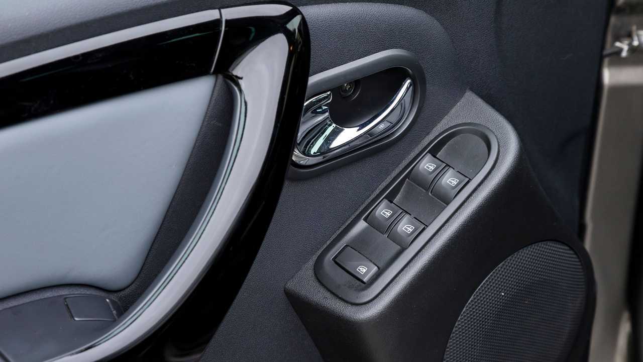 Lada Largus Cross, пульт управления стеклопакетом