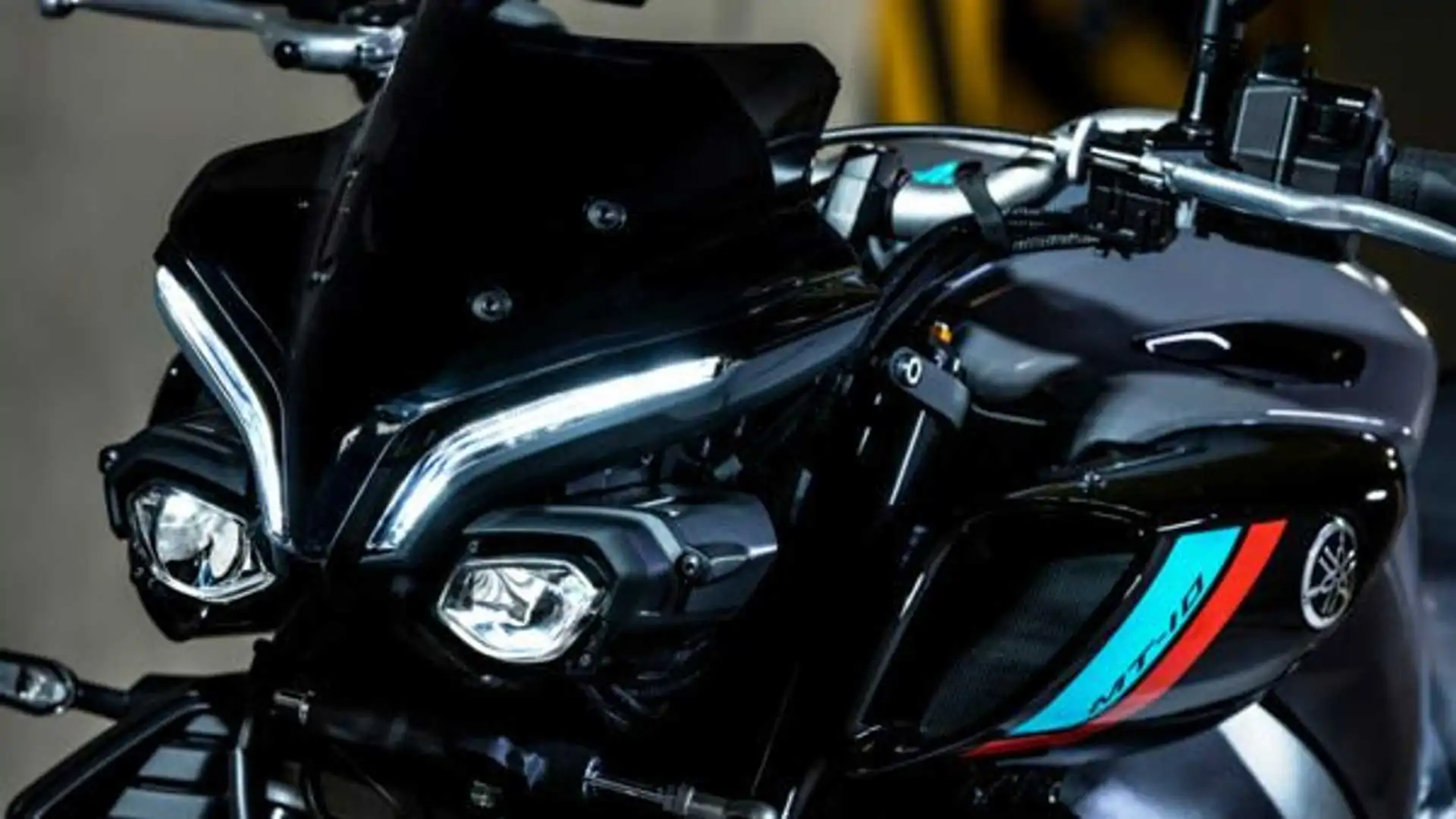 2022-yamaha-mt-10---headlight.webp