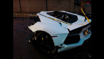 Lamborghini Aventador spezzata a metà in un incidente