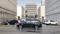 Volvo XC90 vs EX90 (2025): ibrido plug-in vs elettrico