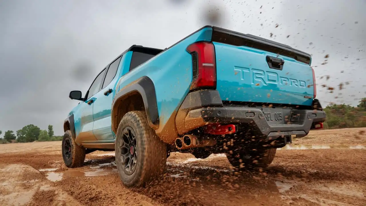 https://cdn.motor1.com/images/mgl/jl0Lr7/s3/toyota-tacoma-trd-pro-wave-maker-blue.webp