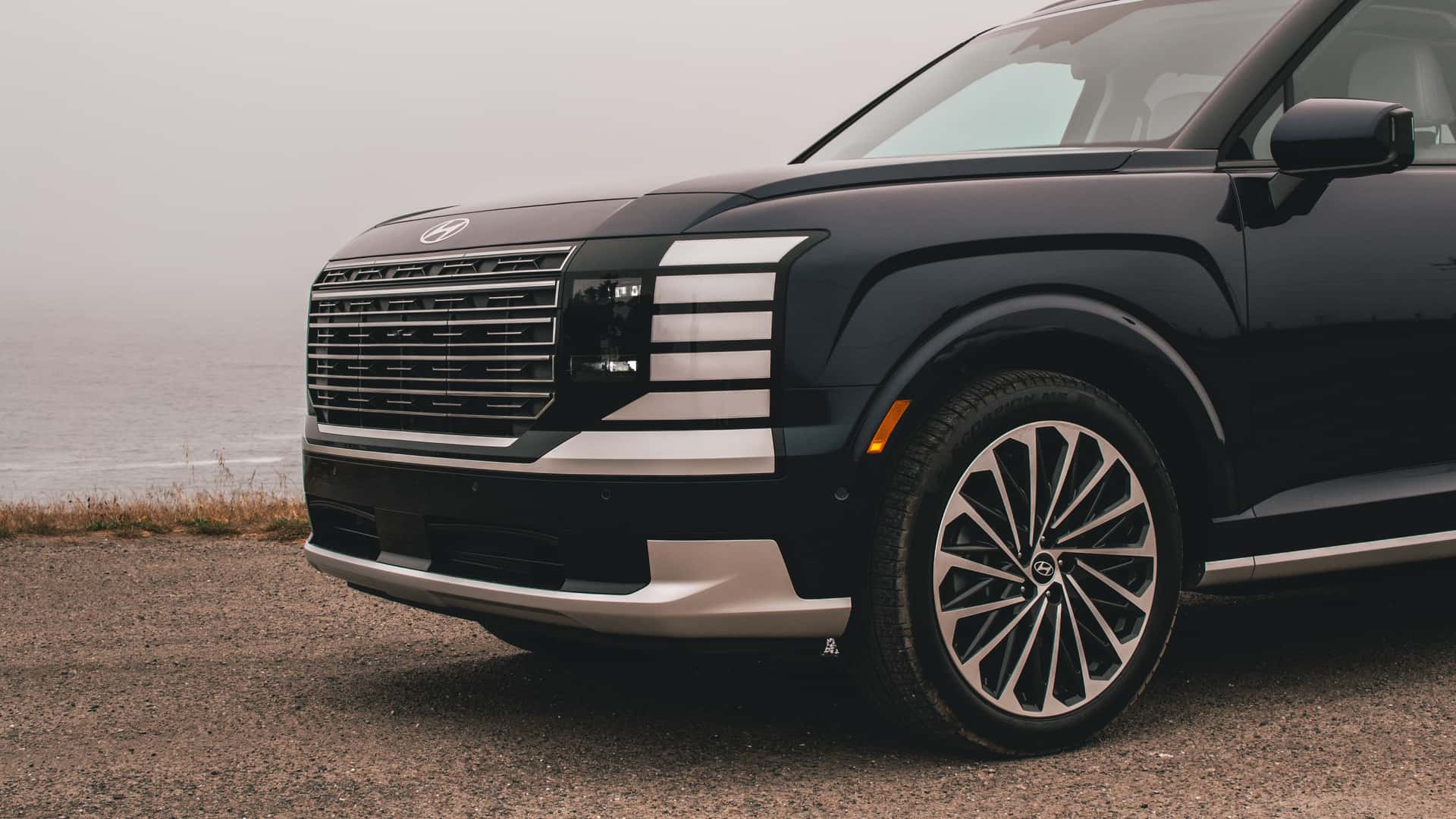https://cdn.motor1.com/images/mgl/jl0vVe/s1/2026-hyundai-palisade-review.jpg