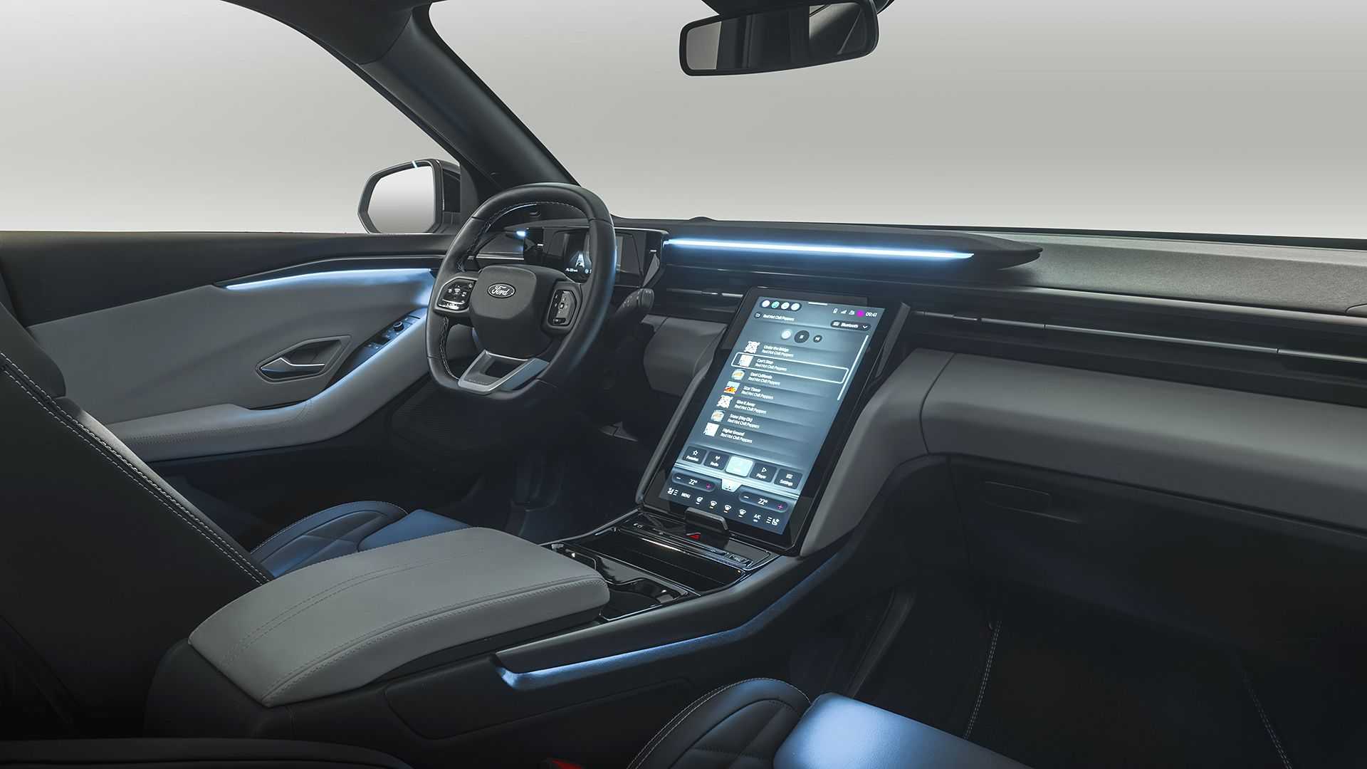 https://cdn.motor1.com/images/mgl/jl2GYe/s1/ford-explorer-elettrica-2023.jpg