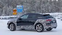 Vista lateral invernal del Audi Q8 Facelift