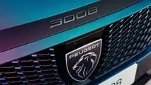 Immagini ufficiali della Peugeot E-3008 2024