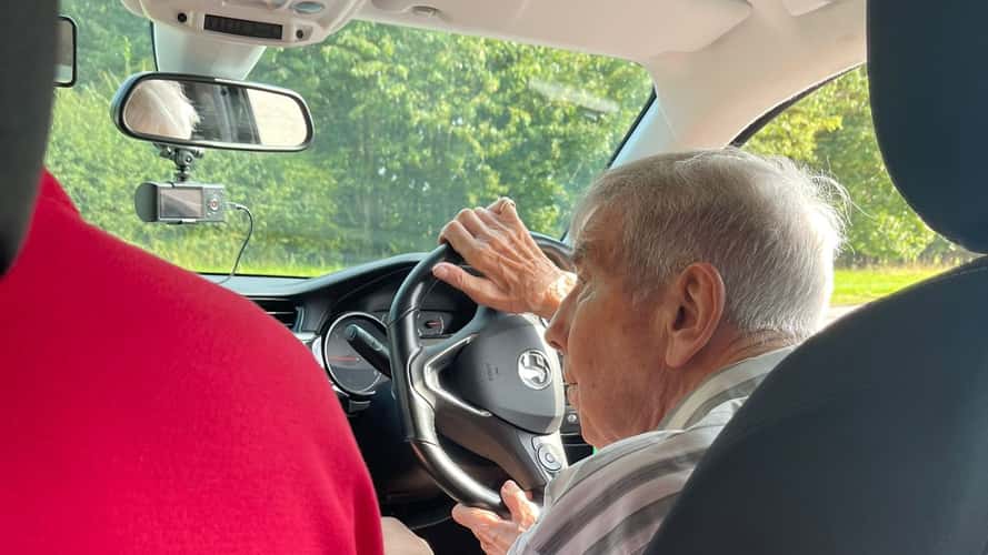 UK: 98-year-old man returns to the driver's seat through Young Drivers programme