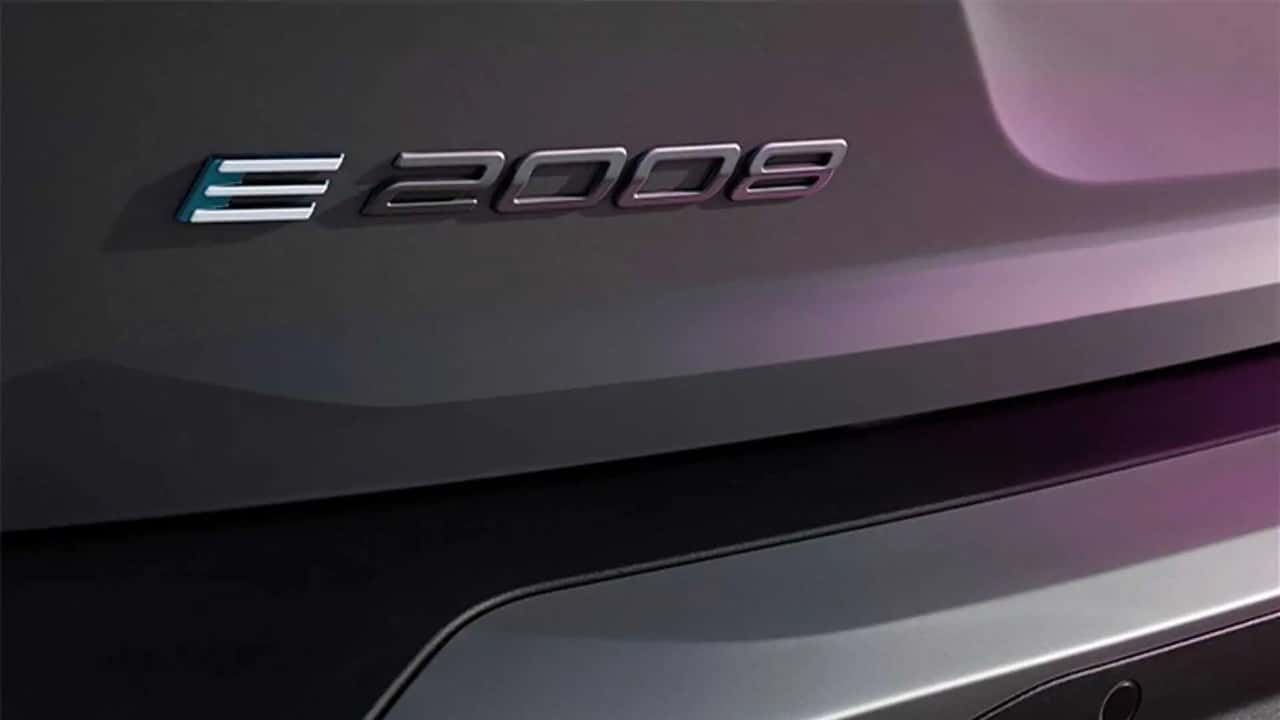 2024-peugeot-2008-facelift-teaser-image