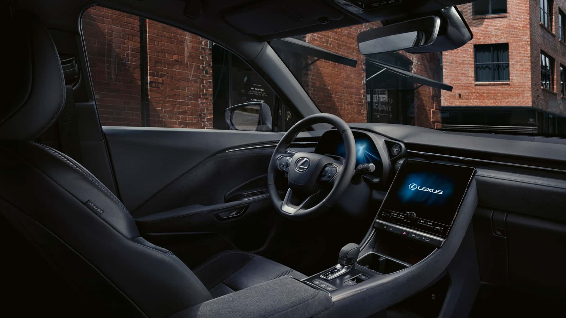 https://cdn.motor1.com/images/mgl/jl9BRl/s1/foto---lexus-lbx-2023-photogallery---immagini.jpg